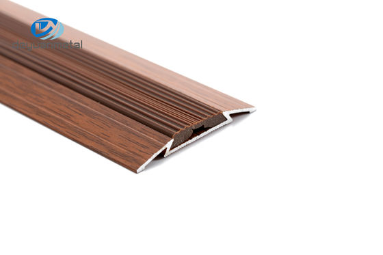 Borde anti de aluminio que sospecha, escalera de madera de la escalera del resbalón del ODM del grano que sospecha para la alfombra