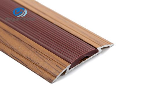 Borde anti de aluminio que sospecha, escalera de madera de la escalera del resbalón del ODM del grano que sospecha para la alfombra