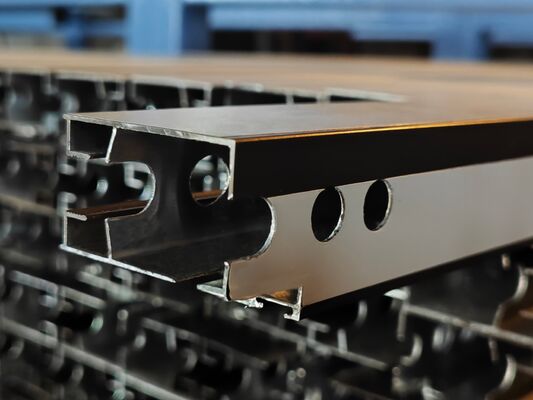 Perfil deslizante de aluminio fabricado con recubrimiento en polvo para el mercado de Sudáfrica