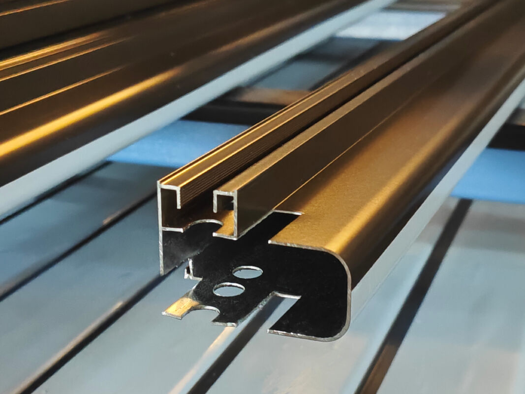 Perfil de aluminio con recubrimiento en polvo de aleación 6063 para puertas y ventanas de patio