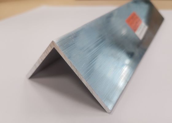 6063 Extrusión de perfiles de aluminio Molino de ángulo recto Finalización 50mm*50mm